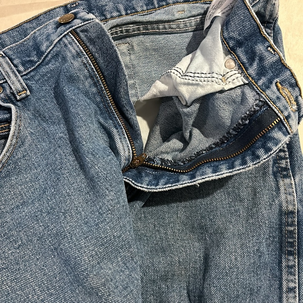 Wrangler Rugged Wear Jeans - Picture 4 of 10